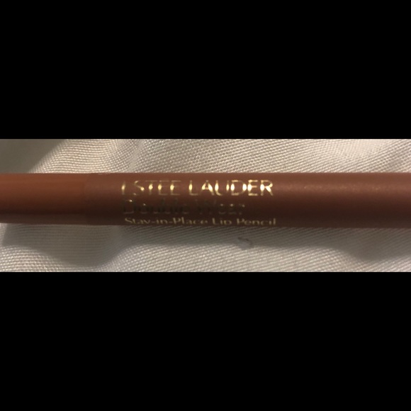 Lip stick,mascara, lip liner, night repair set - Picture 6 of 8